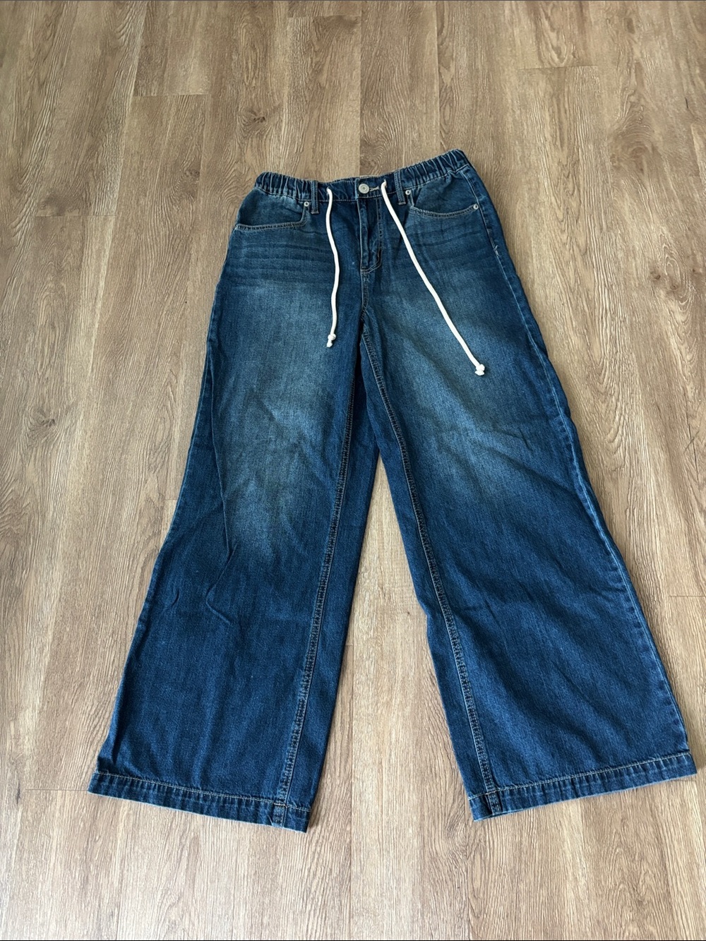 High- Rise Pull-On Wide Leg Jeans. Size M